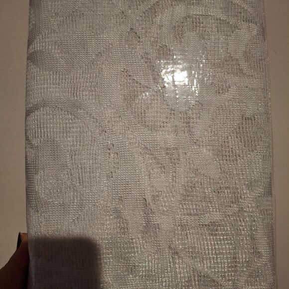 Divine Scroll Lace Tablecloth - Picture 4 of 6